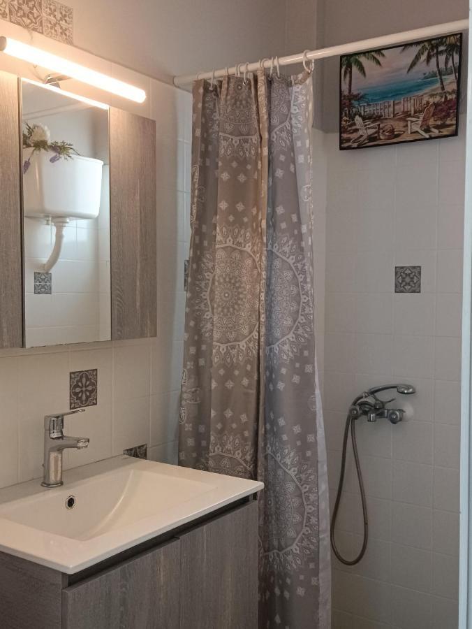 Meltemi Apartments Agia Marina  Ngoại thất bức ảnh